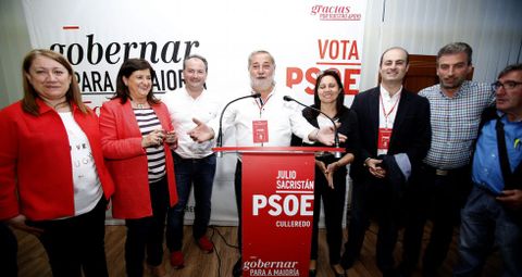 El alcalde y candidato socialista celebr con los suyos una victoria que lo convierte en el regidor decano de la comarca. 