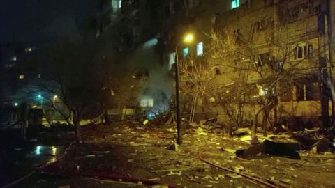 Edificio dañado en Kiev por el ataque ruso