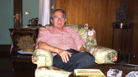 El periodista y escritor Jos Antonio Gurriarn, retratado en el verano del 2008 en su casa de O Barco
