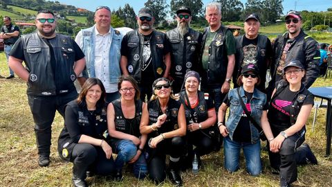 El motoclub Trastes da Mariña celebrará este sábado su primer aniversario en las escuelas antiguas de Covas