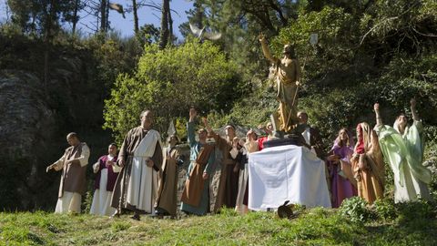 Escenificación de la resurrección en la Semana Santa de Fisterra, declarada de interés turístico gallego