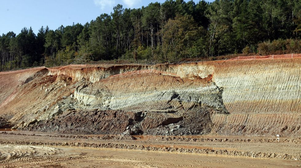 Derrumbe en el talud de terreno arcilloso de A �spera, ocurrido a finales del 2010