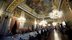 Los reyes Felipe VI y Letizia presiden la reunin anual de los miembros de los patronatos de la Fundacin Princesa de Asturias este viernes en el Palacio Real, Madrid