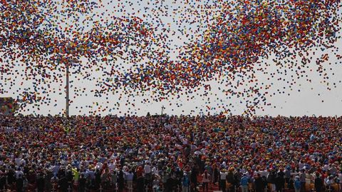 Suelta de globos en Pekn en el desfile militar que conmemor el 70 aniversario de la conclusin de la II Guerra Mundial. 