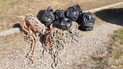 Entre los residuos recuperados entre Oia y A Guarda, se encontraron aparejos de pesca.