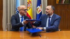 Jos Manuel Baltar y Julio Garca Comesaa firmaron el convenio de colaboracin.