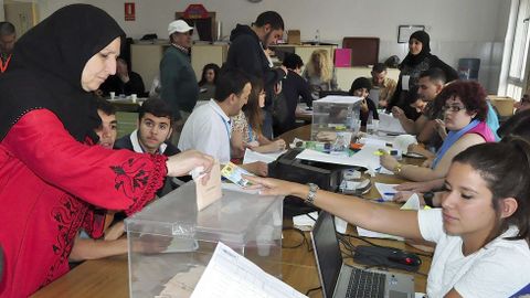 Votacin en un colegio electoral en Ceuta.