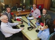 De izquierda a derecha, Gabn, Canosa, Garca y Mira, ayer en Radio Voz, con Vernica Couto. 