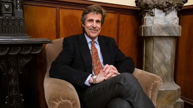 El profesor Miguel S&aacute;nchez es el acad&eacute;mico de Medicina Intensiva de la Ranme.