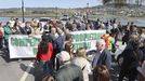 Los manifestantes se concentraron en la rotonda del puente de piedra, interrumpiendo el trfico