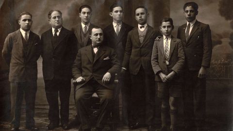 El fundador, Teodoro, ante sus empleados