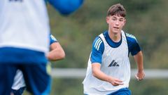 Enzo Prez, entrenando con el primer equipo del Real Oviedo