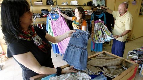 Vigo abre un ropero social disfrazado de boutique de moda