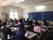 Los estudiantes hicieron muchas preguntas al periodista