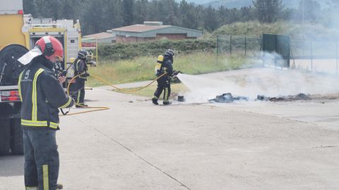 Im�genes del simulacro de incendio en el Acuartelamiento del Cabo Noval