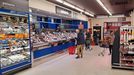 Vista parcial del remozado supermercado reabierto en Ultramar. 