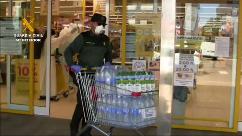 La Guardia Civil contin�a con los repartos de comida