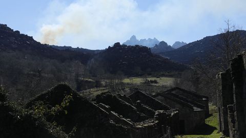 El fuego se dio por controlado a primera hora de la tarde, tras quemar 160 hectáreas de la Serra do Xurés.