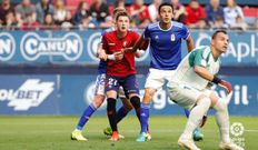 Folch Alfonso Herrero Olavide Osasuna Real Oviedo El Sadar.Folch, durante una acci�n del encuentro frente a Osasuna