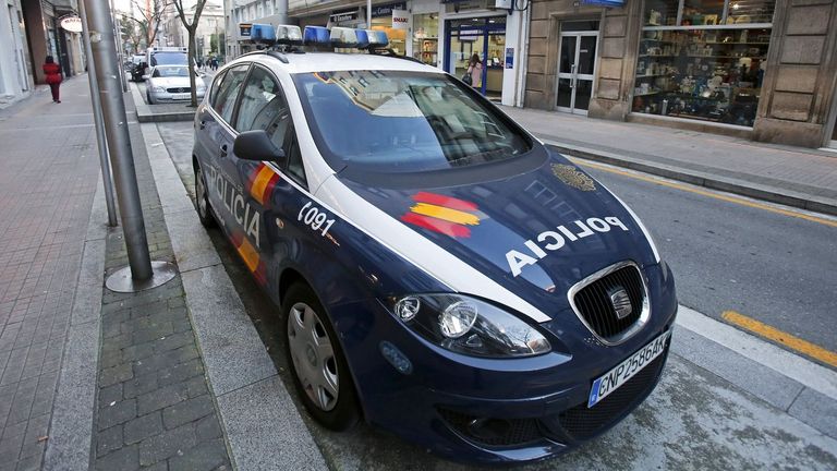 Vinculan el acuchillamiento de un agente en la Comisaría de Pontevedra con un intento de «suicidio policial»