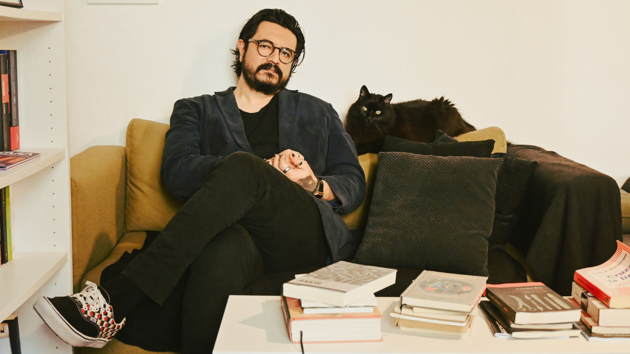 Eduardo Ruiz Sosa, escritor: «Es imposible regresar al lugar del que uno se va porque cambia al igual que los que estamos lejos»