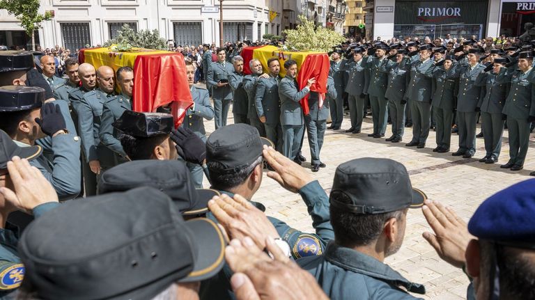 Huelva despide a los dos guardias civiles muertos en la persecución de una narcolancha