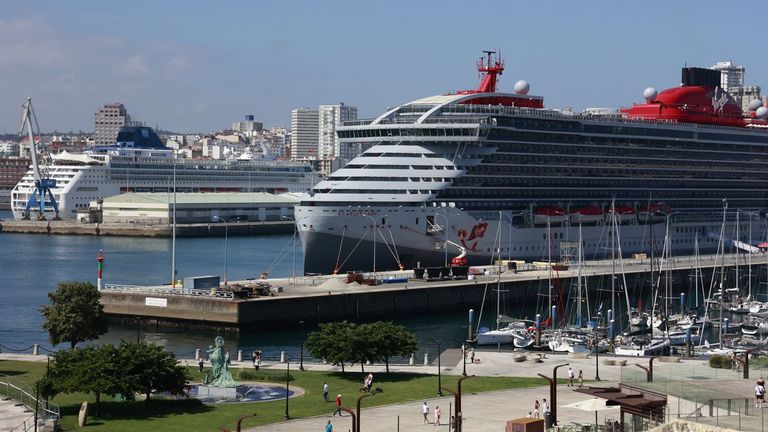 Así es el Scarlet Lady, el lujoso crucero de Virgin Voyages que visita A Coruña por primera vez