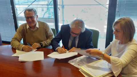 El alcalde, Alfredo Garca, y el subdelegado del Gobierno, Emilio Gonzlez, firmaron el convenio de renovacin del programa Viogen