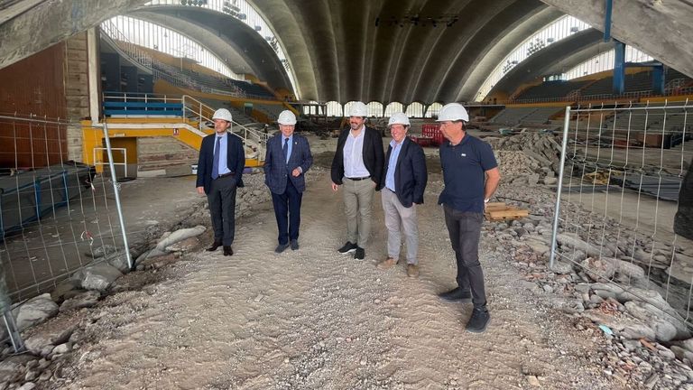 El alcalde, Alfredo Canteli, y el primer teniente de alcalde, Ignacio Cuesta, visitan las obras de remodelación del Palacio de los Deportes