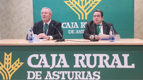El presidente de Caja Rural de Asturias, Fernando Martínez, y del director General de Caja Rural de Asturias, Antonio Romero