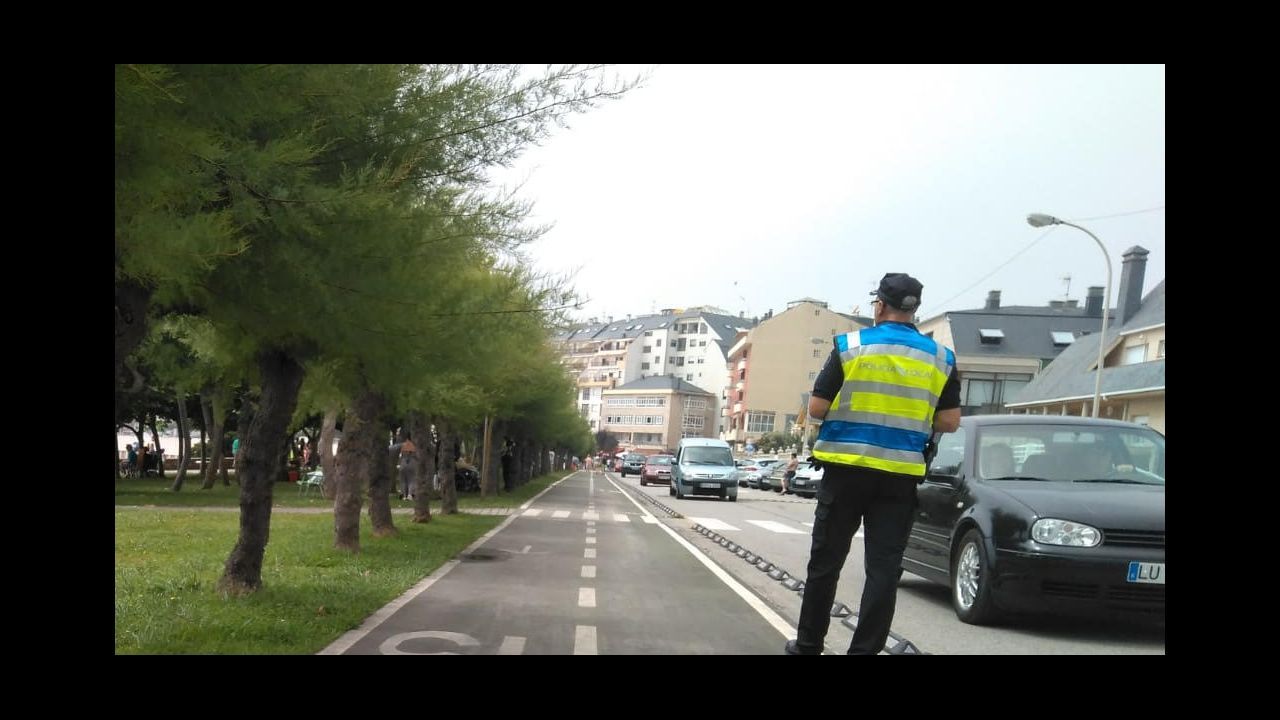Interceptan en Foz a un conductor ebrio que se saltó un stop y que se  desnudó en la calle