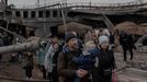 Miles de personas abandonan Ucrania