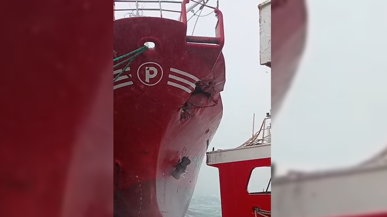 Un temporal extremo en la Patagonia dañó dos buques congeladores gallegos