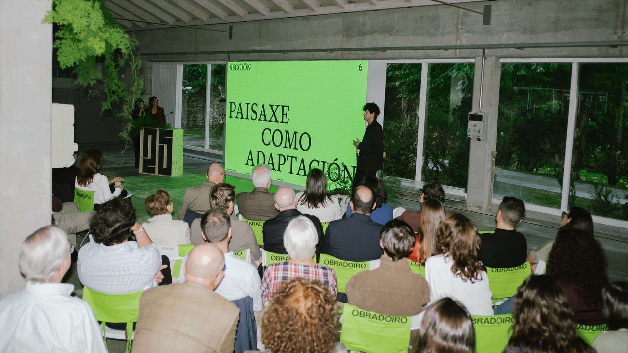 palomera.Un dos momentos da presentación do novo número da revista «Obradoiro».
