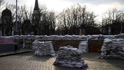 Barricadas en la ciudad de Odesa, frente a la Catedral Spaso-Preobrazhensky