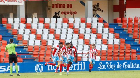 Los jugadores del Lugo celebrando el gol de Cristian Herrera