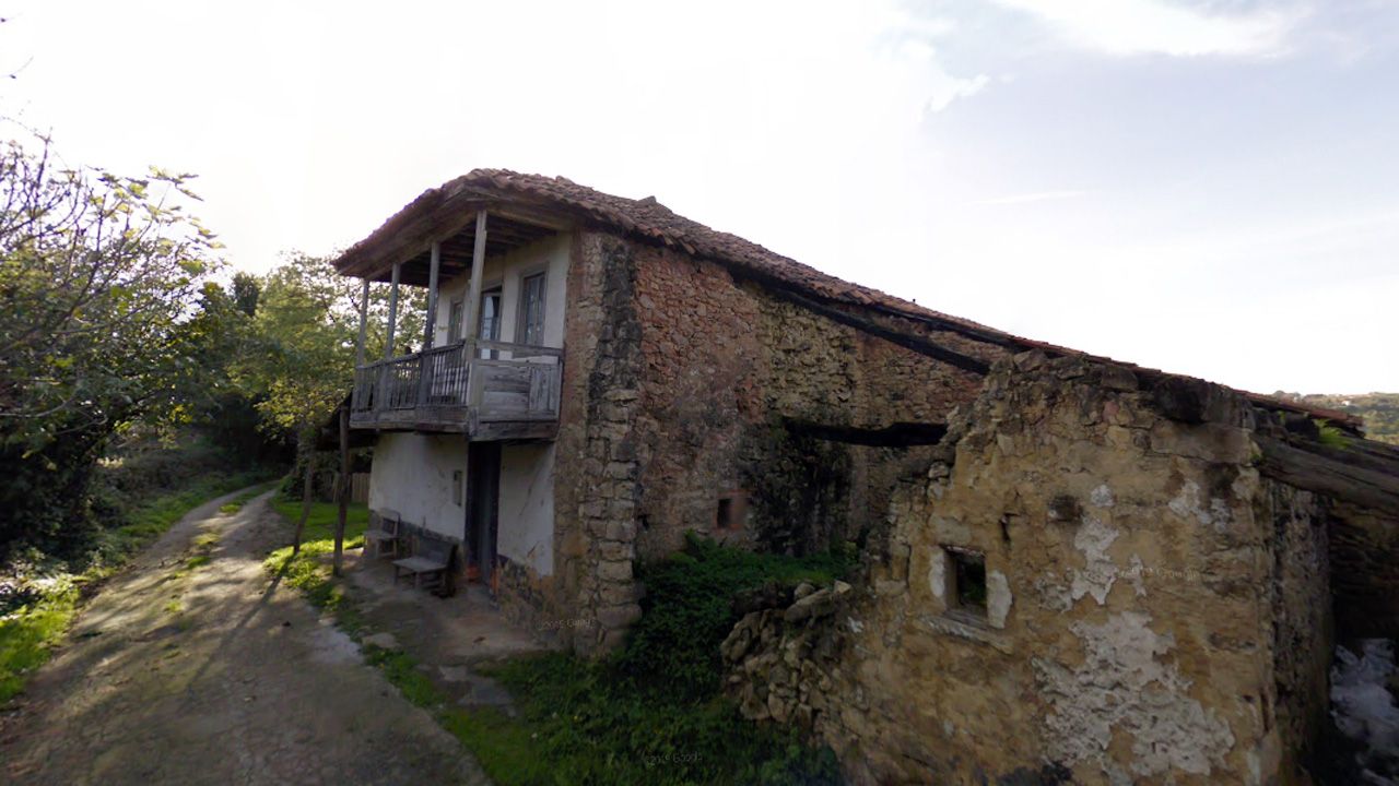 Casa deshabitada en la localidad ovetense de Cabornio