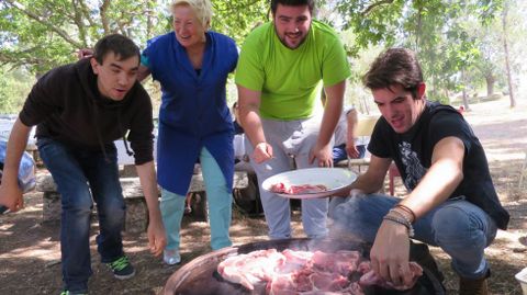 Cocina campestre en la popular romería de Cadeiras, en Sober