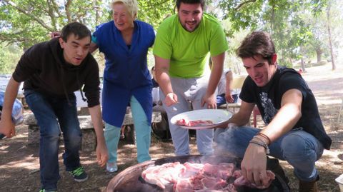 Cocina campestre en la popular romera de Cadeiras, en Sober 