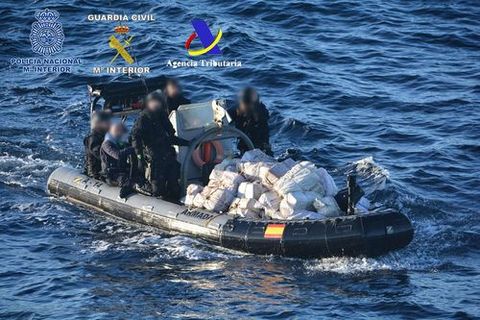 Parte de los 1.800 kilos de cocaína requisados a bordo del Nehir, que sus tripulantes intentaron hundir a 90 millas náuticas de las costas de Lugo.