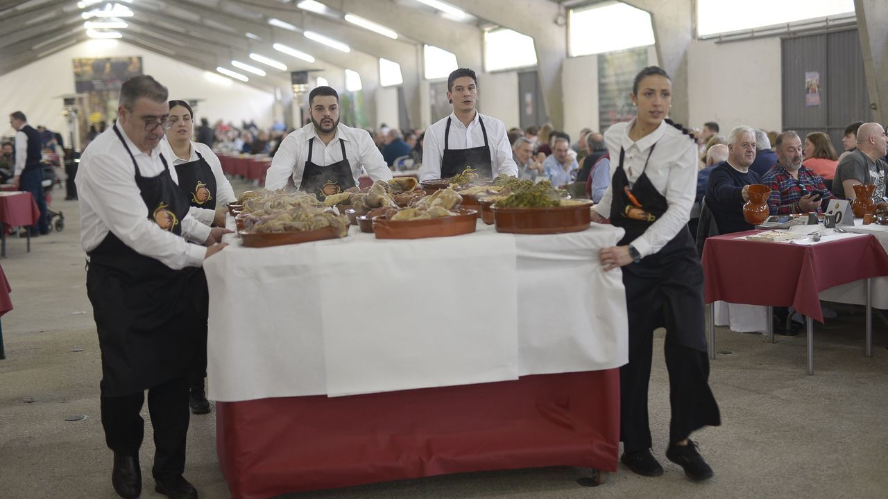 La Festa do Cocido do Porco Celta de Sarria, en imgenes.Patricia Lozano, diante da inmobiliaria que dirixe en Sarria