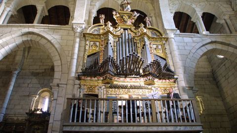 Órgano de la Colegiata de Santa María A Real, en Xunqueira de Ambía