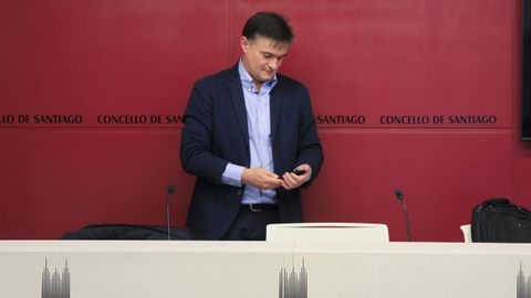 Javier Fernández, quien mantiene su acta de concejal tras dejar el gobierno de Bugallo