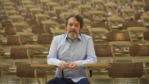 Ballesteros es profesor de Economía Aplicada en la Universidade de Santiago de Compostela.