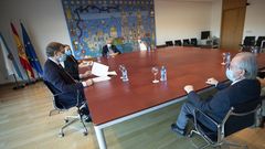 El presidente de la Xunta se reuni con los alcaldes de la plataforma pro A-56