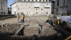 Esta semana comezaron as obras de mellora do pavimento do adro, onde se fixeron catas arqueolxicas