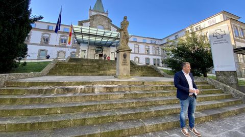 Rafa Domínguez, portavoz municipal del PP de Pontevedra, este miércoles en el Hospital Provincial