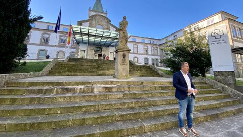 Rafa Domnguez, portavoz municipal del PP de Pontevedra, este mircoles en el Hospital Provincial