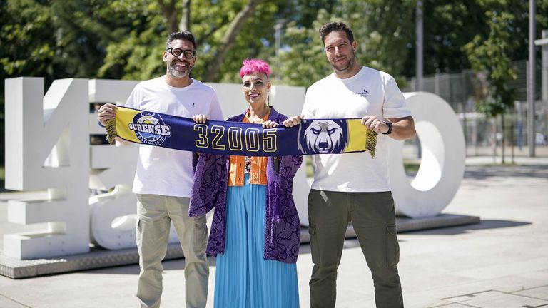 La afición del COB se sube a la Grada Pertenza para animar a su equipo