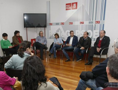 Iván Puentes, en el centro, con Meijón, Barcón, Leiceaga y Louro, en Pontevedra en abril del 2013.